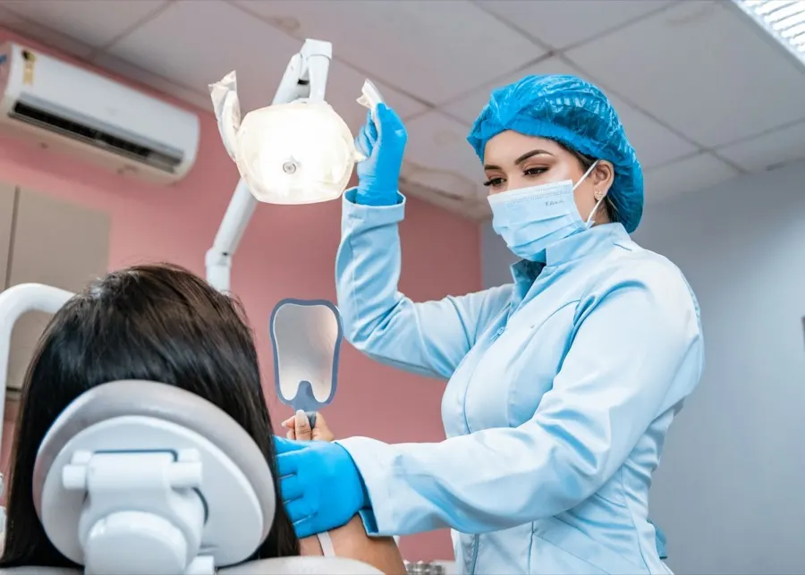 Diş kliniğinde muayene